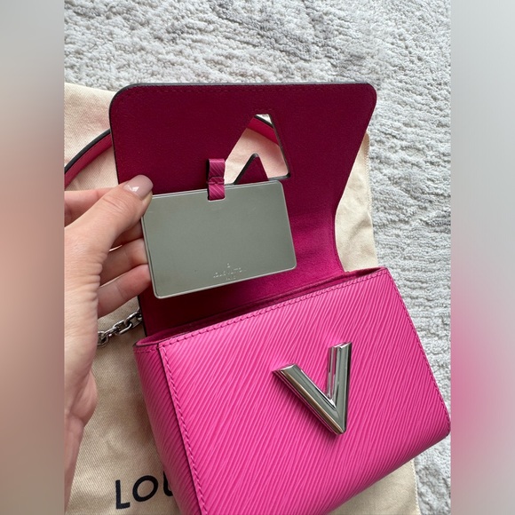 Louis Vuitton a small pink bag, looks like a new! 🩷 - Picture 9 of 15